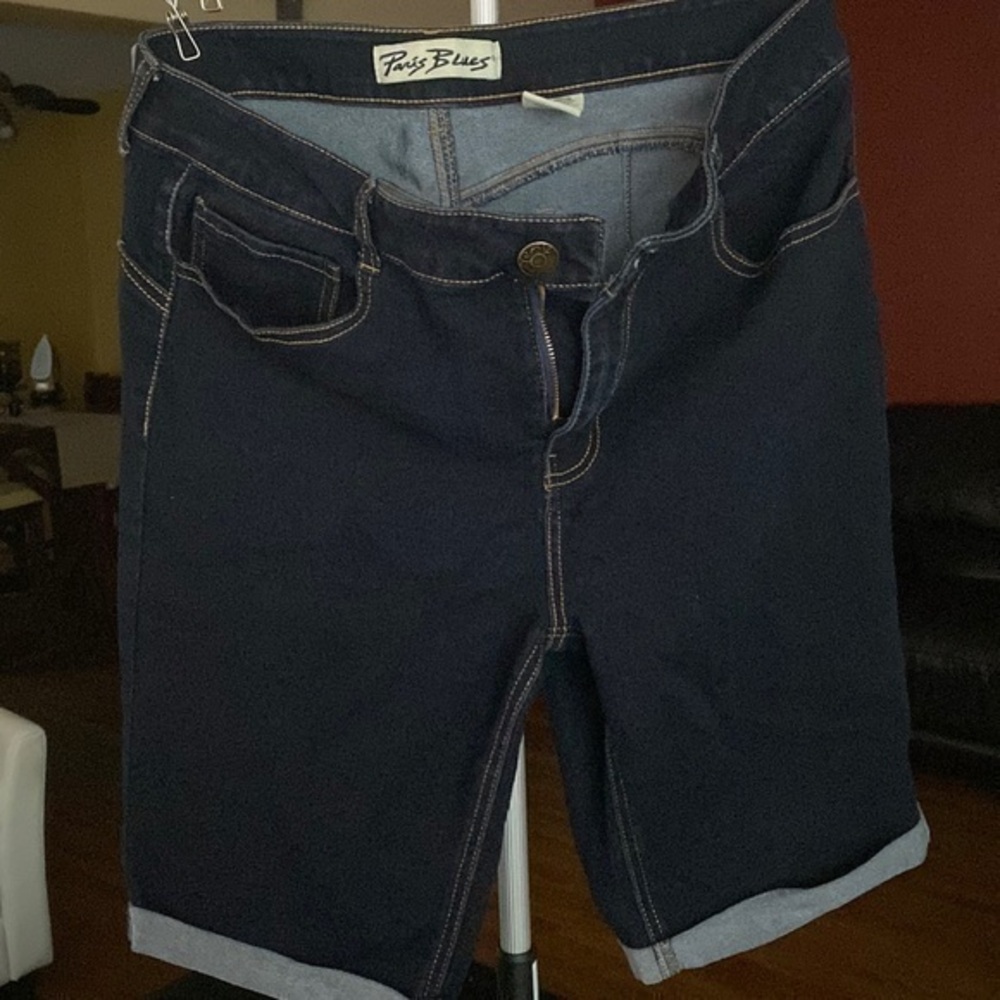 PARIS BLUES capris SHORTS , size 15,stretchy, in good condition, high waist.